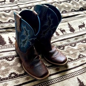 Ariat kids cowboy boots. Size 2